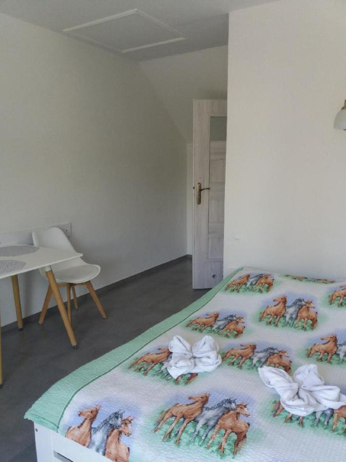 Gosciniec Solan Hotel Jeleniow ภายนอก รูปภาพ