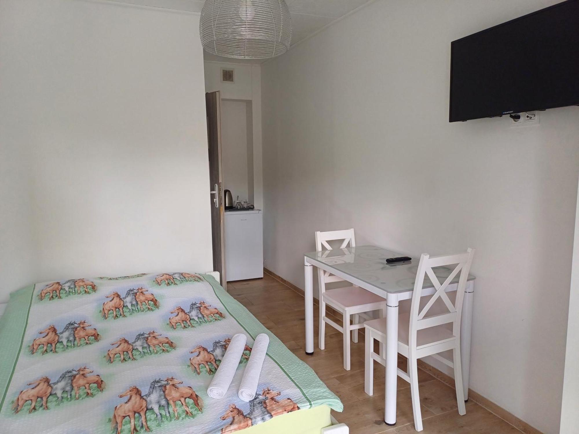 Gosciniec Solan Hotel Jeleniow ภายนอก รูปภาพ