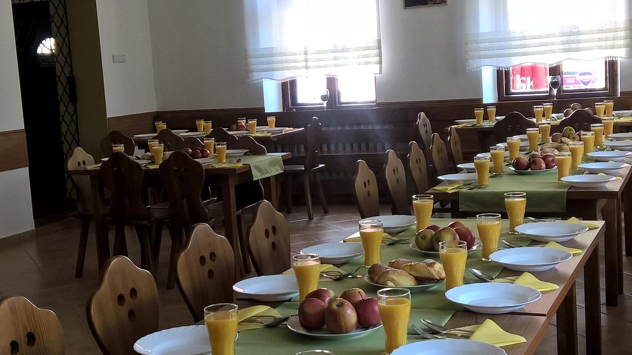 Gosciniec Solan Hotel Jeleniow ภายนอก รูปภาพ